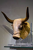 Museo archeologico di Iraklion. Clay bull's head rhyton - libation vessel. Palaikastro, 1500- 1450 BC. 